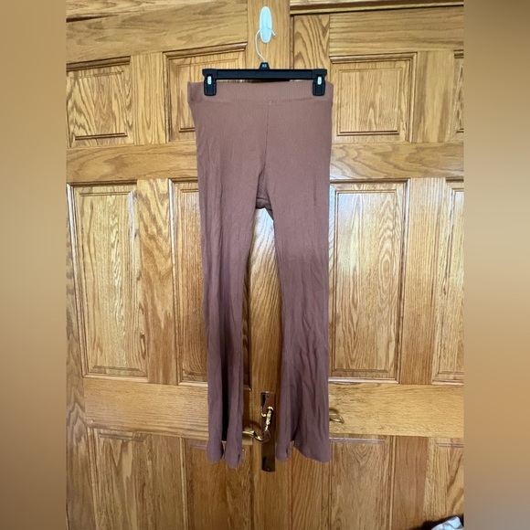 PINK - Victoria's Secret - Short Flare Leggings - Picture 8 of 9